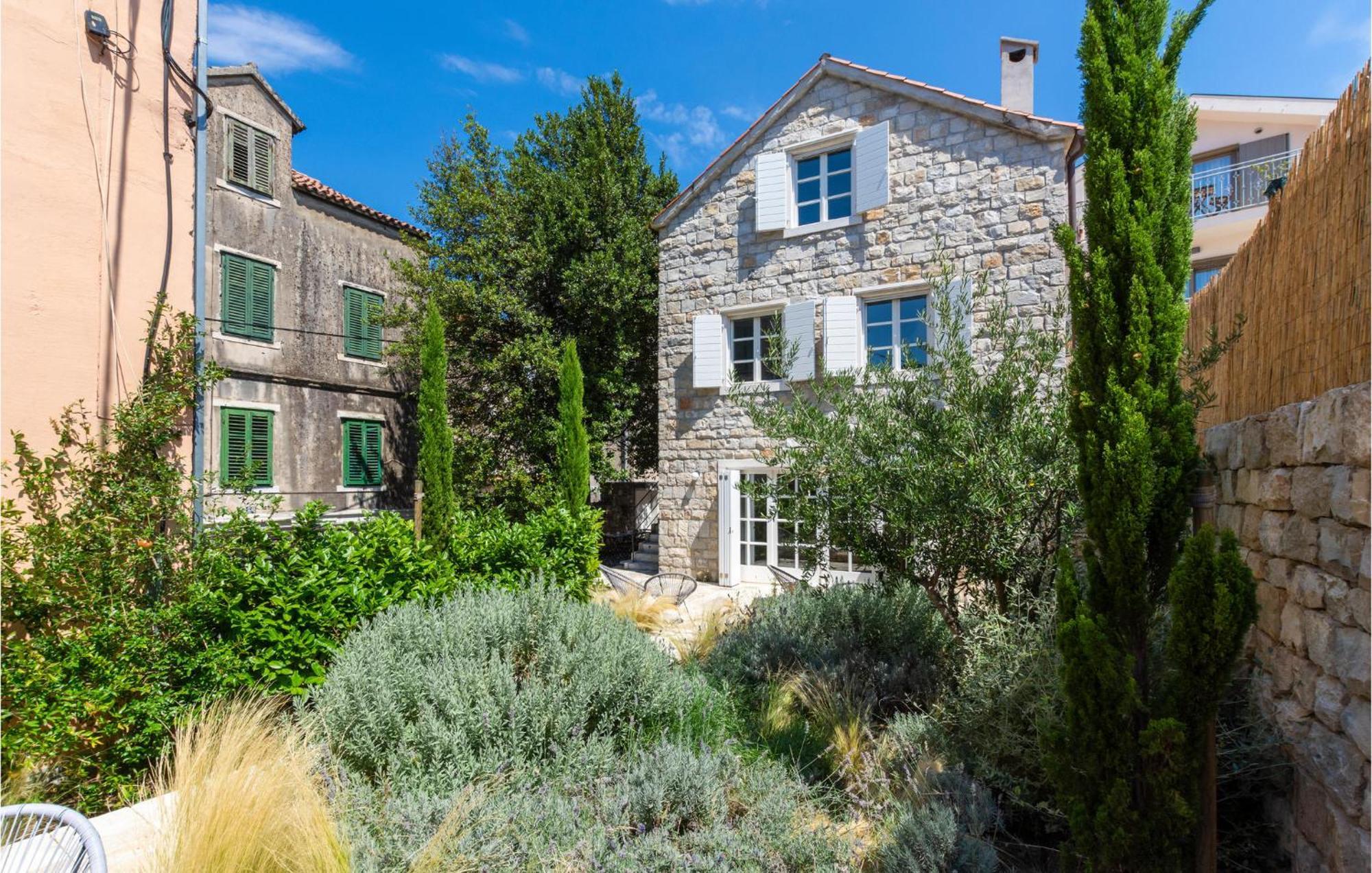 Stunning Home In Split With Outdoor Swimming Pool Luaran gambar