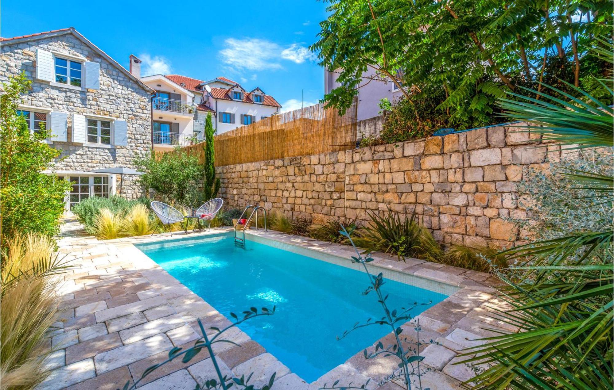 Stunning Home In Split With Outdoor Swimming Pool Luaran gambar